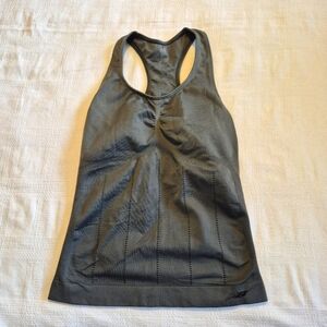 New Balance women's Medium tank top with shelf bra VGUC